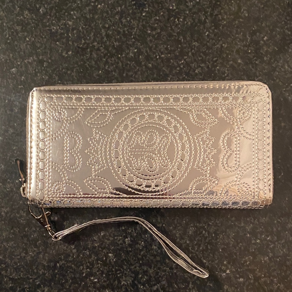 Silver Metallic Wallet - Picture 2 of 6